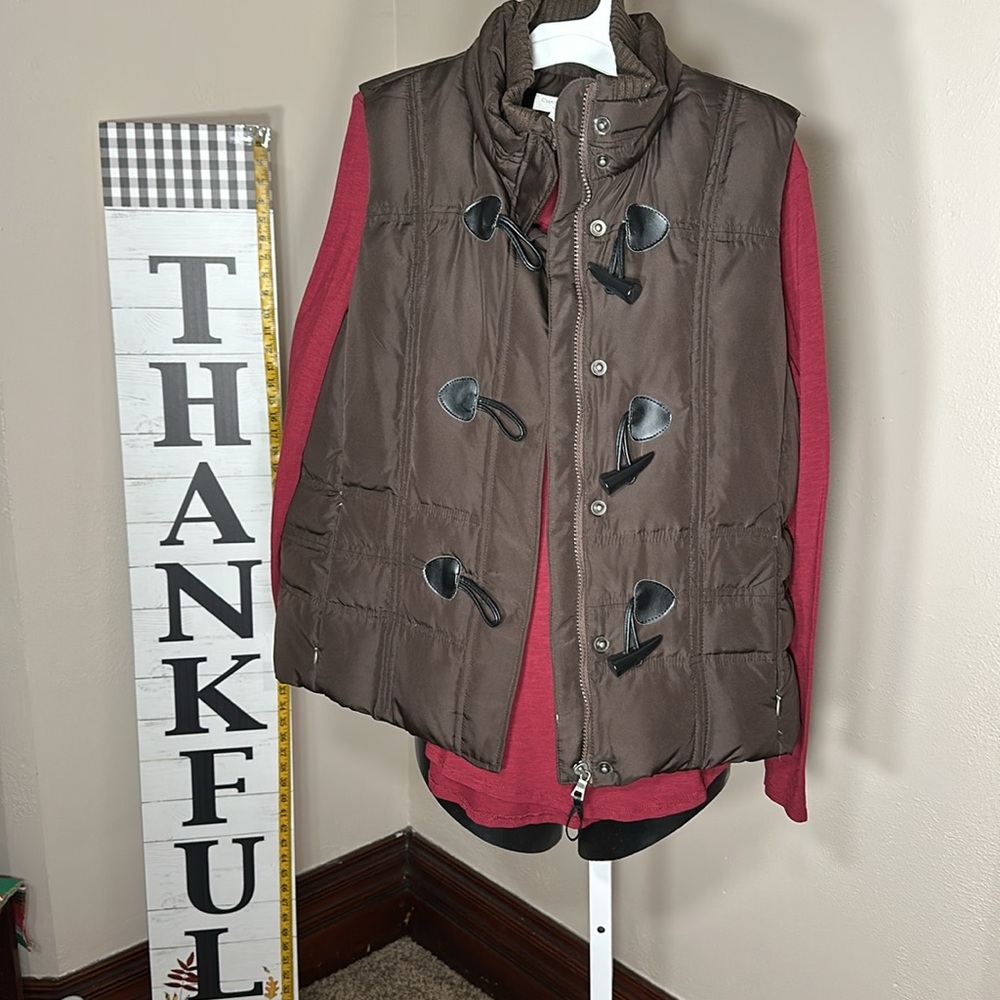 Charter Club Vest Feather Brown size MP Woman’s bonus Tahari Top cranberry M
